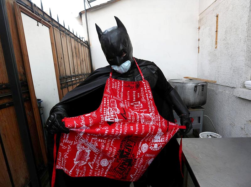 Batman soldario (Solidarity Batman)with apron Santiago. Chile