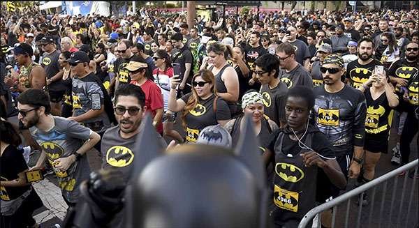 2019 80th-anniversary Start of a Batman 5K race Los Angeles